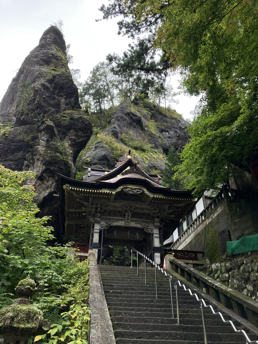 boabored's tweet photo. 群馬二日目は #榛名神社 #妙義神社 #中之岳神社 #一之宮貫前神社 タフ過ぎる行程をヒイコラ言いながら完遂🙏
濃密過ぎてもろもろ圧倒され感動し🥹久々の鍛練という事や氣圧のせい？等もあったのか境内の内と外での氣の満ち欠けが半端なくて苦楽習合とでも言いますか…😭 https://t.co/xxNHIL2r2l