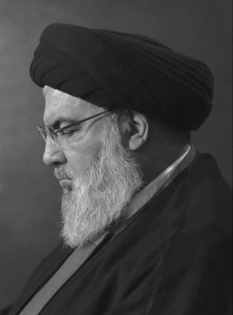 Hesam_135's tweet photo. یکی از سخت ترین کارهایی که در تاریخ وجود داشت «سید حسن نصرالله بودن» بود.
اگر فشاری که روی این مرد بود روی کوه می آوردی فرو می‌ریخت.

فقط یک مثالش زیرفشار بودن همزمان از سوی اذهان عمومی اعراب و پارسی زبانان ضدمقاومت. مثالش ویدیو «تمدن پارسی» یا «نان ما هم از ایران می آید». https://t.co/jPVZfdtXyS
