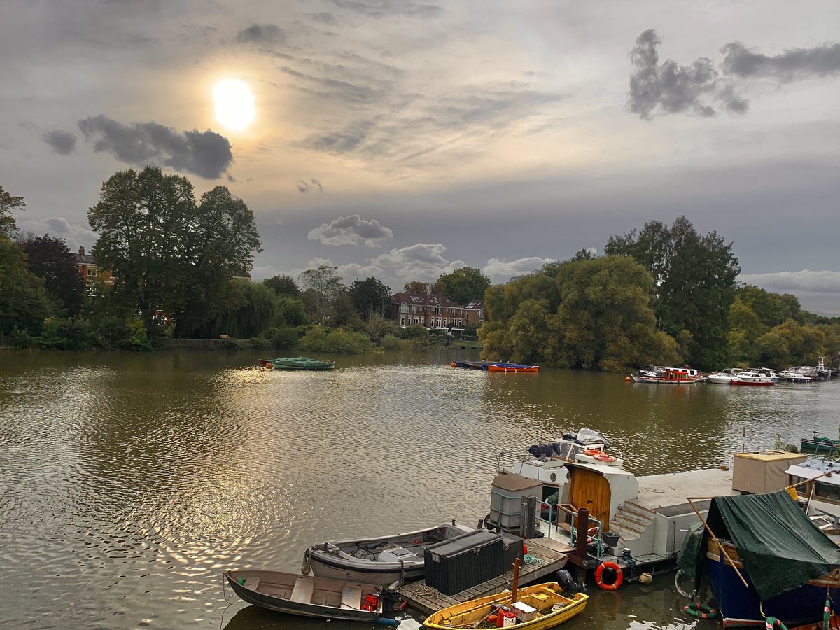 ruths_gallery's tweet photo. Just as we crossed Richmond Bridge this afternoon the sun appeared.
#richmond #boats #thames https://t.co/FluVjBaHaU
