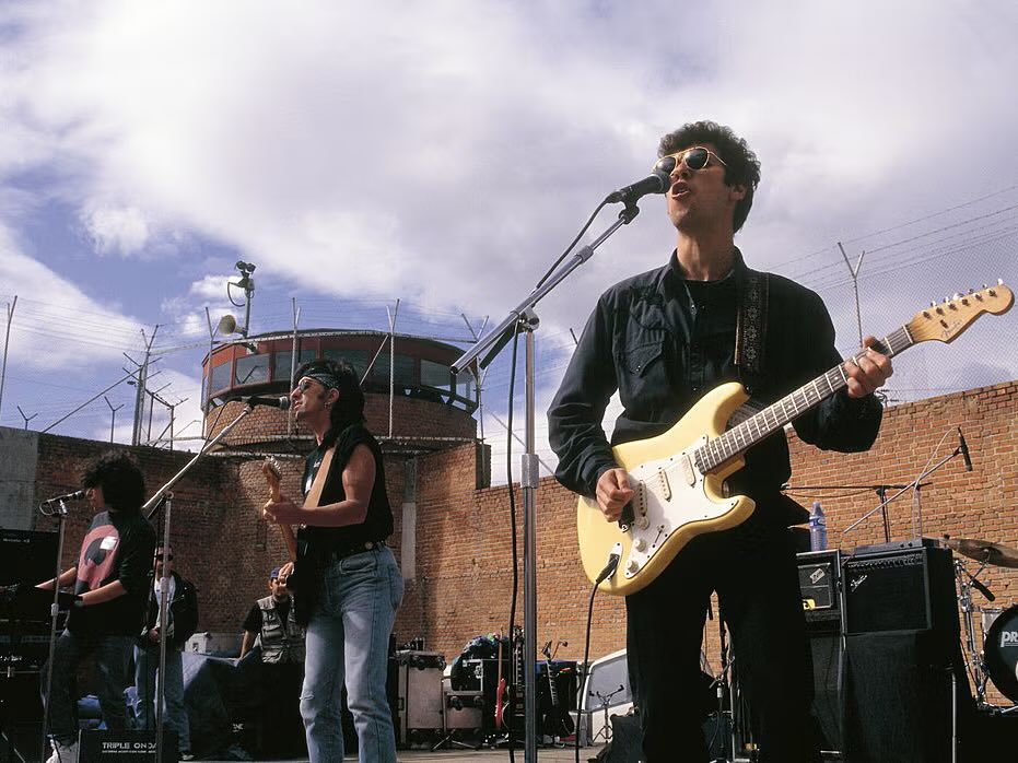 ArielRotOficial's tweet photo. Hace justo 36 años ,un día como hoy, nos juntamos por primera vez Los Rodriguez a tocar en un local de ensayo! Se podría decir que el 28 de Septiembre es oficialmente nuestro aniversario, como con cierta sorna solíamos declarar en las entrevistas. https://t.co/lsBHdqYYRU