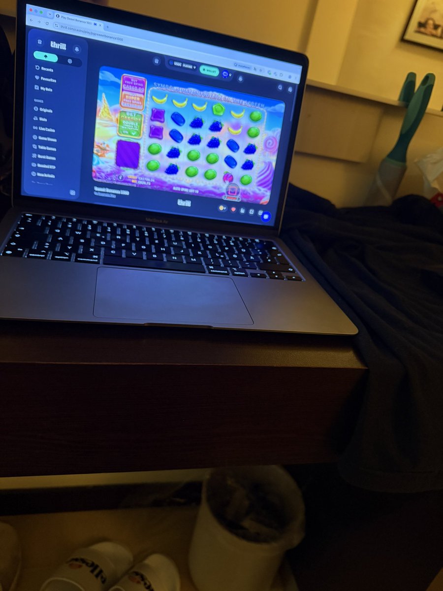 craaze's tweet photo. Live on https://t.co/xnd0988ojh with my Hotel Set up 😂 https://t.co/Ck2vZjSRUb
