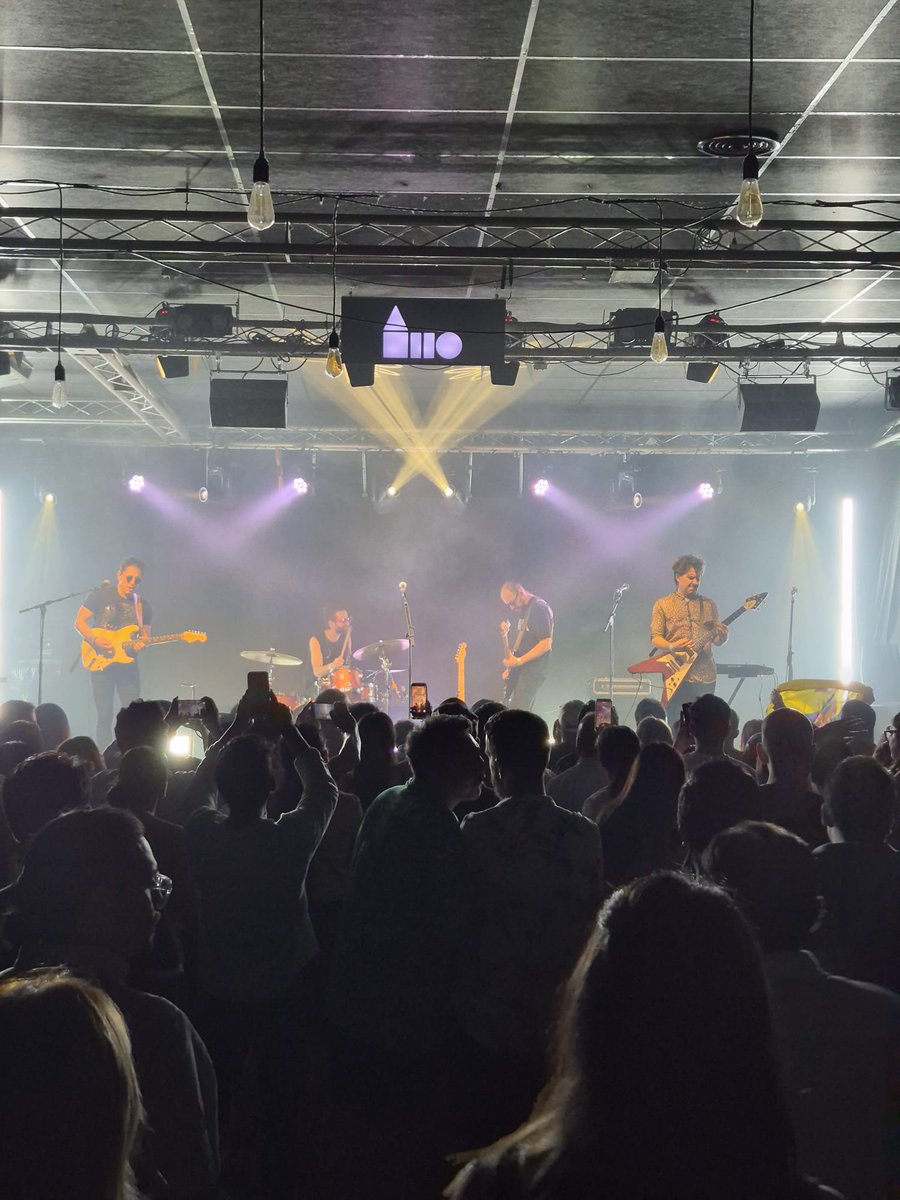 CECUbarcelona's tweet photo. 🎶🇪🇨 ¡Barcelona vibró con Verde 70!
El Consulado General del Ecuador en Barcelona acompañó a la banda ecuatoriana en una noche de música, talento y conexión con nuestras raíces.
¡Éxitos en su gira por España y EE. UU.! 🇪🇨👏
#Verde70 #OrgulloEcuatoriano #EcuadorEnBarcelona https://t.co/V3rBWvOyvC