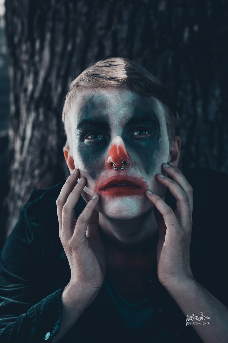 mafoto_'s tweet photo. From my session "Clown" with Sam a few years ago. https://t.co/DRcwcj1ymS #clown #session #tfp #portrait #outdoors #sweden #girl #clowngirl #collab https://t.co/uI5QJe9Fe5