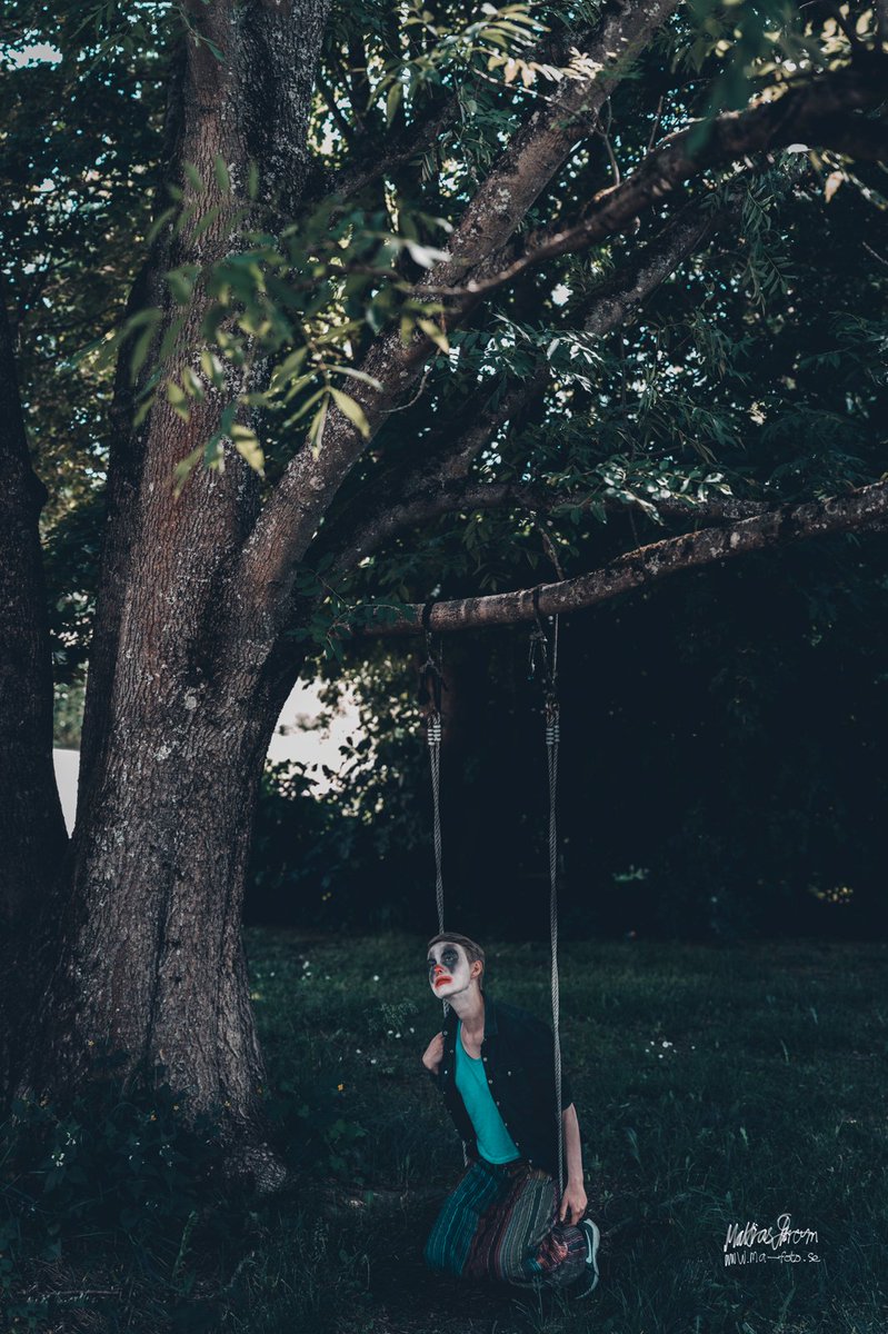 mafoto_'s tweet photo. From my session "Clown" with Sam a few years ago. https://t.co/DRcwcj1ymS #clown #session #tfp #portrait #outdoors #sweden #girl #clowngirl #collab https://t.co/uI5QJe9Fe5