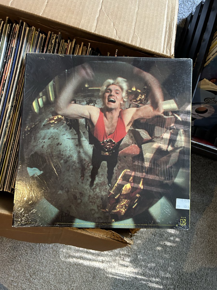 BeefNugs's tweet photo. Grabbed a bunch of old records from my grandmothers house. And this was in one of the boxes. @markwahlberg @SethMacFarlane https://t.co/mot5aaOlc5
