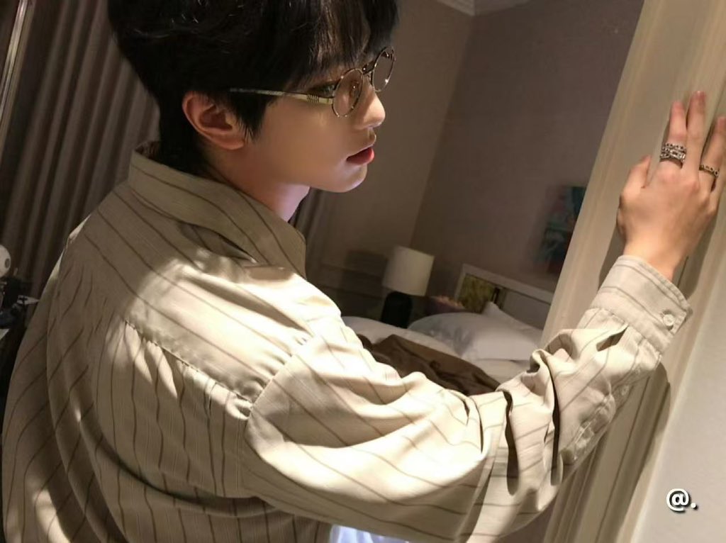 Jiangbluu's tweet photo. This L’Oréal show is going to be iconic with Zhicheng attending.

ZHICHENG LOREAL SHOW
#MUZHICHENGxLorealParis
#MUZHICHENG https://t.co/H1ItD0cPRS