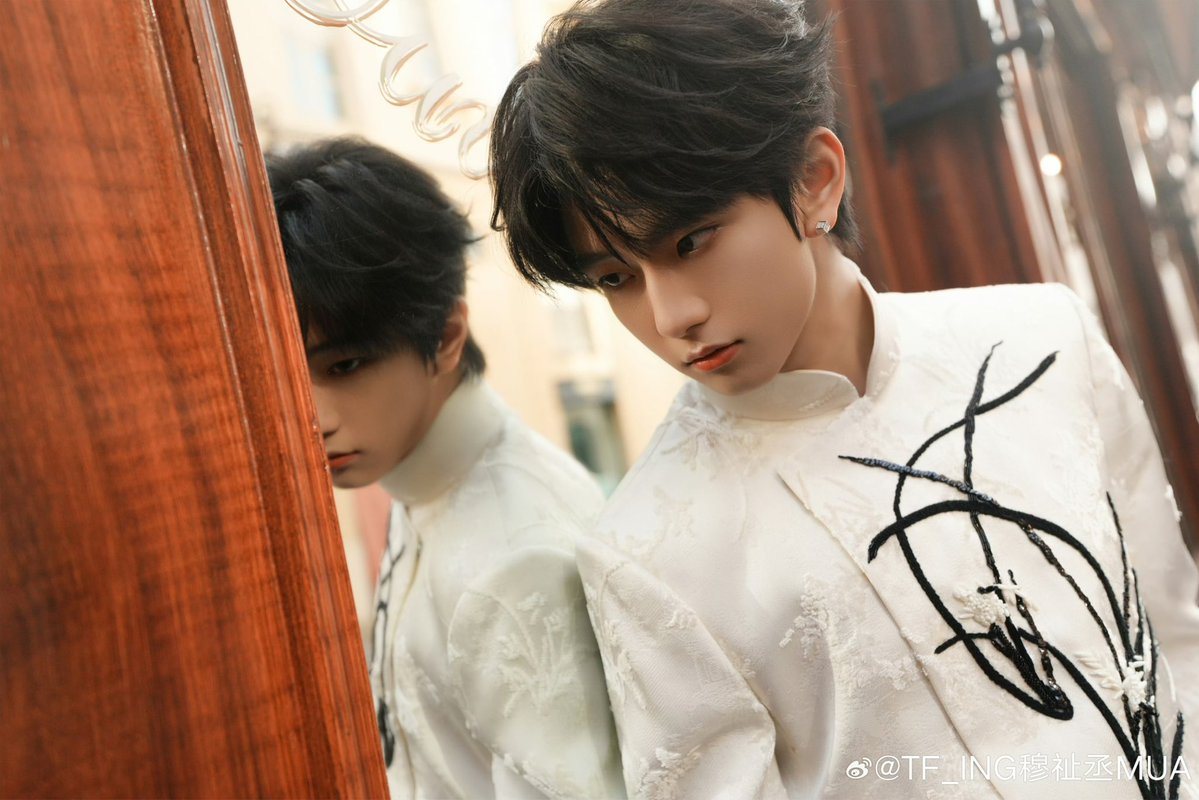 yonghu0411's tweet photo. So ready for MUZHICHENG’s L’Oréal Paris show appearance.

ZHICHENG LOREAL SHOW

#MUZHICHENGxLorealParis 
#MUZHICHENG https://t.co/wbikNxP6IF