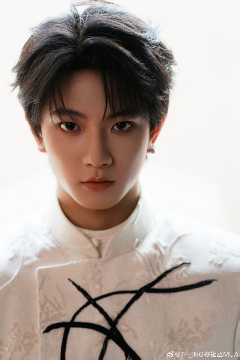 qi_ge14045's tweet photo. Great fashion storytelling, and your real personality creates lasting charm.
 
ZHICHENG LOREAL SHOW
#MUZHICHENGxLorealParis
#MUZHICHENG https://t.co/7U634GhWvE