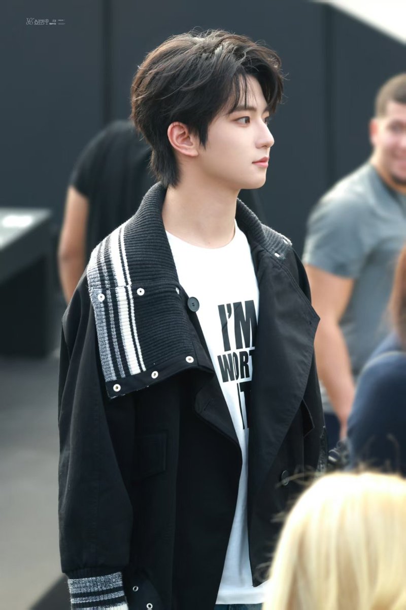 qi_ge14045's tweet photo. Graceful fashion performance plus your considerate and steady character.
 
ZHICHENG LOREAL SHOW
#MUZHICHENGxLorealParis
#MUZHICHENG
#MUZHICHENGxLorealParis https://t.co/6m6Xg9m6eQ