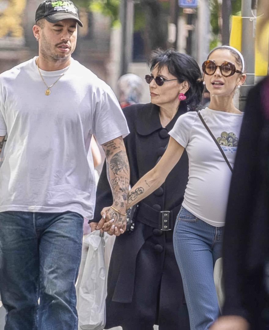BadPersinDidIt's tweet photo. Ariana Grande and her boyfriend Ricky Alvarez were spotted walking in California, with Ariande Pregnant confirming the pregnancy rumors.

The couple, who reportedly rekindled their relationship earlier this year, have now sparked fresh rumors that they could be taking their relationship to the next level and planning a future together. Congratulations to them 🎉🥹
