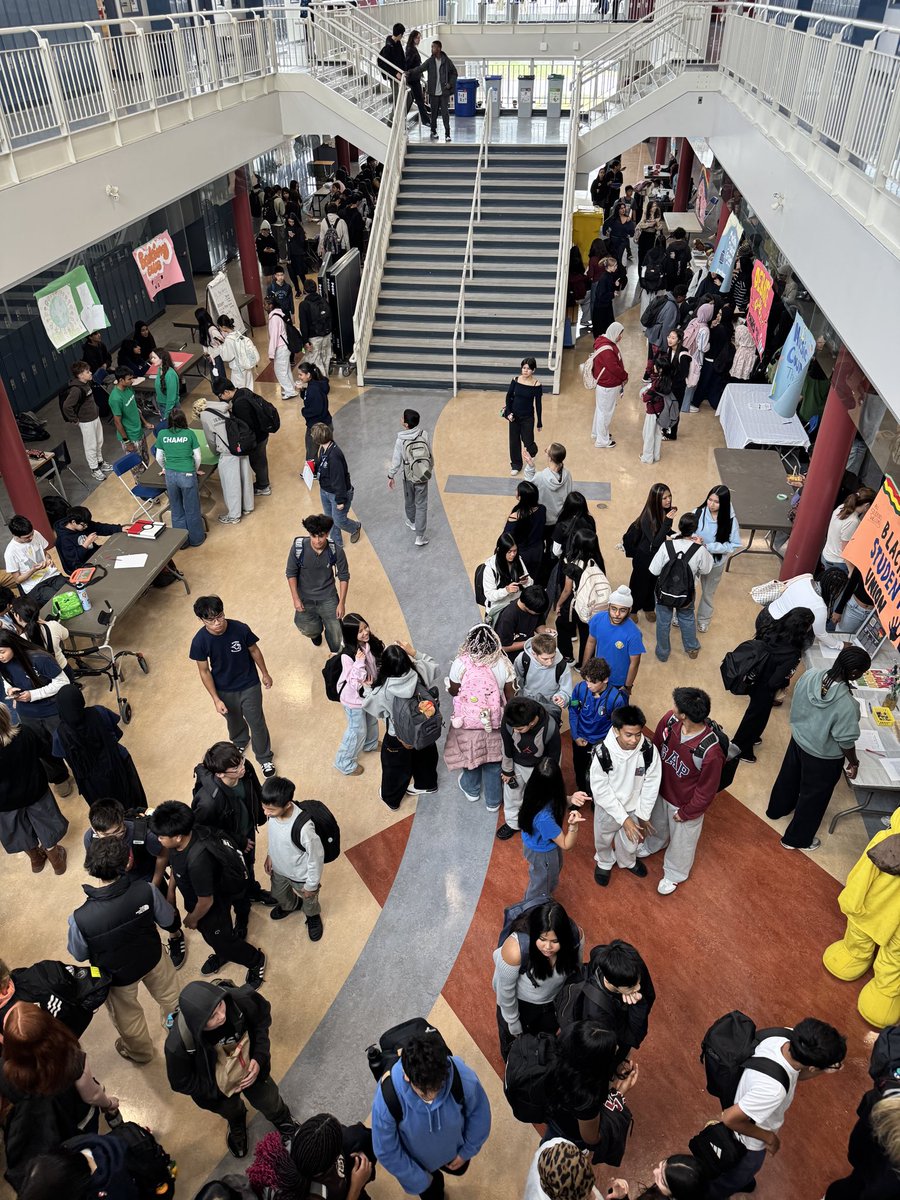 ByrneCreekCS's tweet photo. Did you (students) come check out the annual Clubs day at Byrne Creek!  Hopefully students were able to sign up to any of our amazing clubs here at Byrne !

Thank you Leo Club for setting up the day !

#GoBulldogs

@burnabyschools https://t.co/lPrB8DRqCl