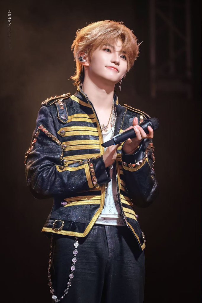 Jiangbluu's tweet photo. So proud of Zhicheng for this fantastic collaboration with L’Oréal Paris.

ZHICHENG LOREAL SHOW
#MUZHICHENGxLorealParis
#MUZHICHENG https://t.co/g8BRQOLGt7