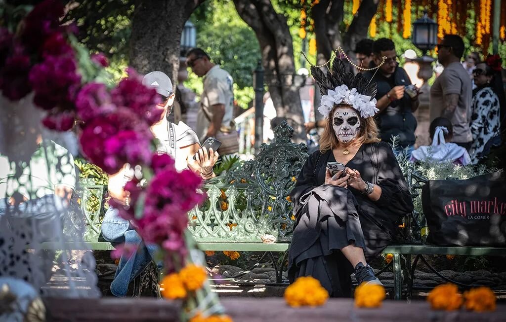 Bethel1wue's tweet photo. Este Día de Muertos, recordamos a los que se fueron con ofrendas, pan de muerto y luces que iluminan su camino. Feliz fiesta! https://t.co/j0lQijtpBH