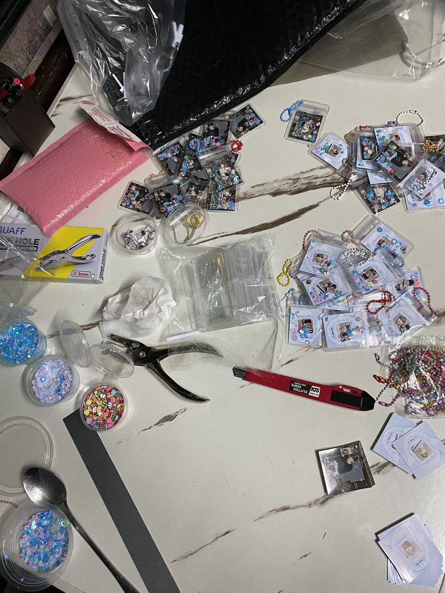 WalangLightBlue's tweet photo. Freebies by @WalangLightBlue 
Keychain Shakers 4x6cm

💎Venue: Coffee + Co.
💎Date: October 4, 2026
💎Time: 2:00pm to 5:00pm
💎Only for Iwaly CSE attendees
💎Appreciated po ang rt and like hehe, thank yaaa 

💎For PSA and design description, in reply https://t.co/Wi9lWHiAP7