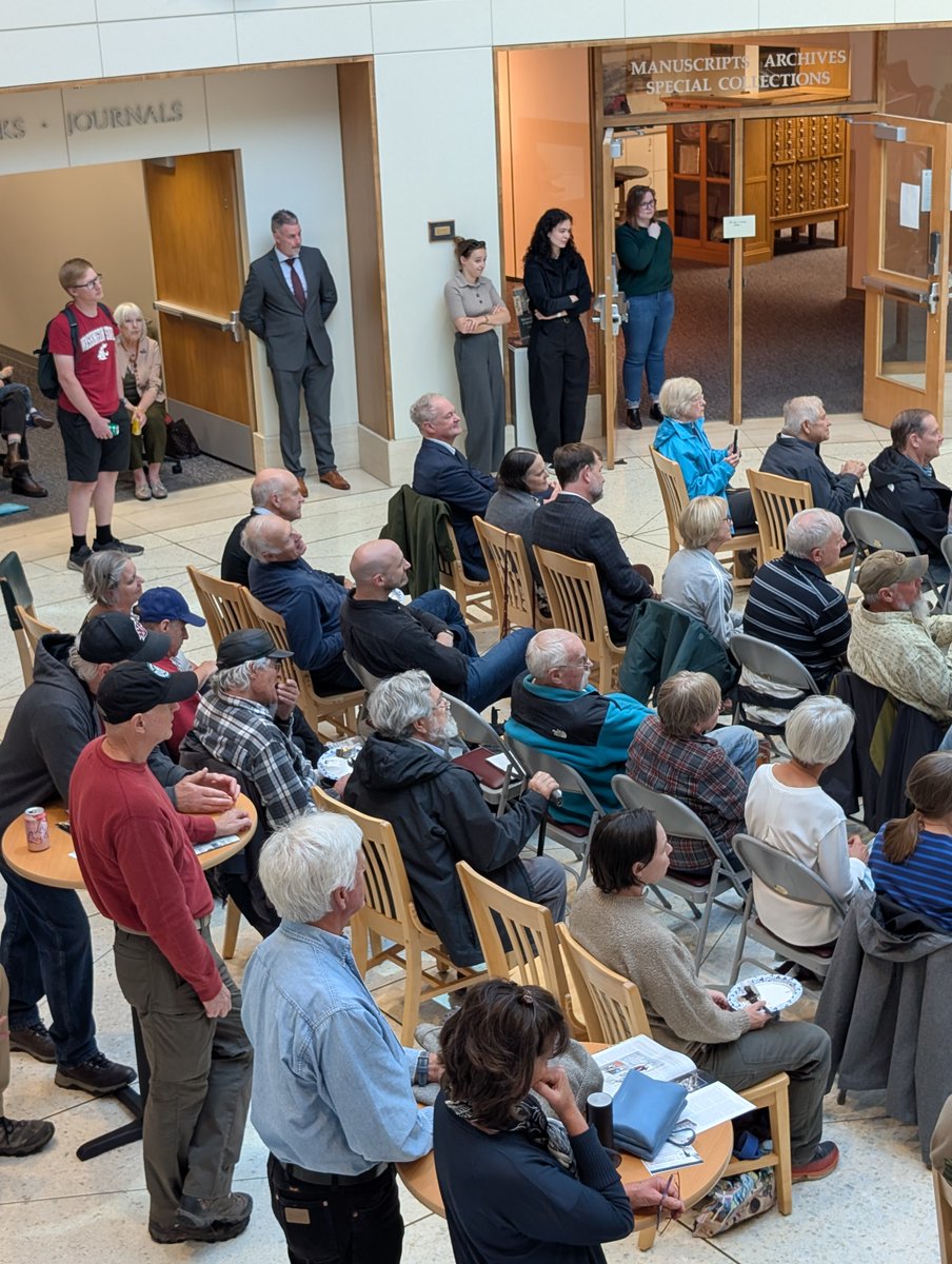 wsmagazine's tweet photo. We celebrated "A Mountain of Books" on Friday night, along with our friends at @WSULibraries. Read more about the collection here: https://t.co/vvxmmQWExO #WSU #GoCougs https://t.co/yaPlf4G4Rg
