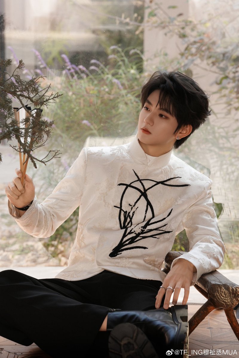 yonghu0411's tweet photo. So excited for MUZHICHENG’s fashion moment at L’Oréal Paris.

ZHICHENG LOREAL SHOW

#MUZHICHENGxLorealParis 
#MUZHICHENG https://t.co/WbsnaeQ6ig