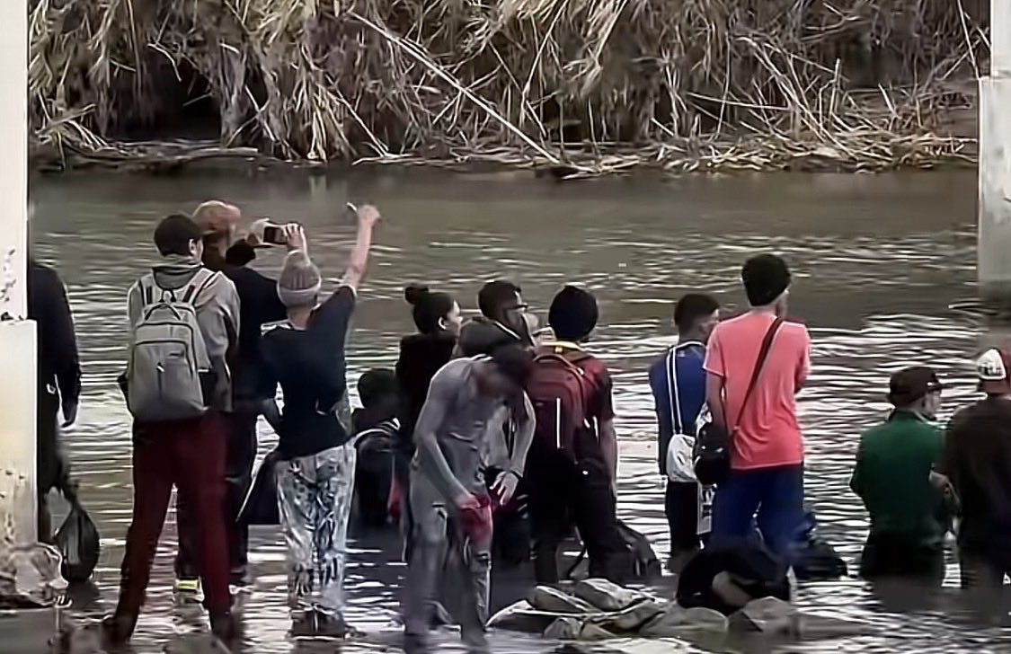 anttsinc's tweet photo. Absolute lawlessness at the Rio Bravo over the weekend, and the footage coming out is pure chaos. 🌊🚨 

While human smugglers push massive groups into treacherous, fast-moving currents—forcing American agents to risk their own lives conducting emergency water rescues—the situation on the banks has turned into a literal combat zone.

Multiple reports and video clips show projectiles flying. Witnesses are claiming Border Patrol agents had to deploy non-lethal rubber bullets to control aggressive crowds near the water. Meanwhile, Texas DPS and CBP officials have confirmed that actual, live rounds have been fired from the Mexican side of the river directly at our agents. 

We have crossed the line from a migrant crisis to an active, low-grade border war. Our agents are being used as lifeguards one minute and target practice the next. How much longer is this sustainable before someone gets killed? 👇💥 

#BorderCrisis #RioGrande #OperationLone Star #ImmigrationNews #BorderPatrol #TexasBorder 

#anttsinc