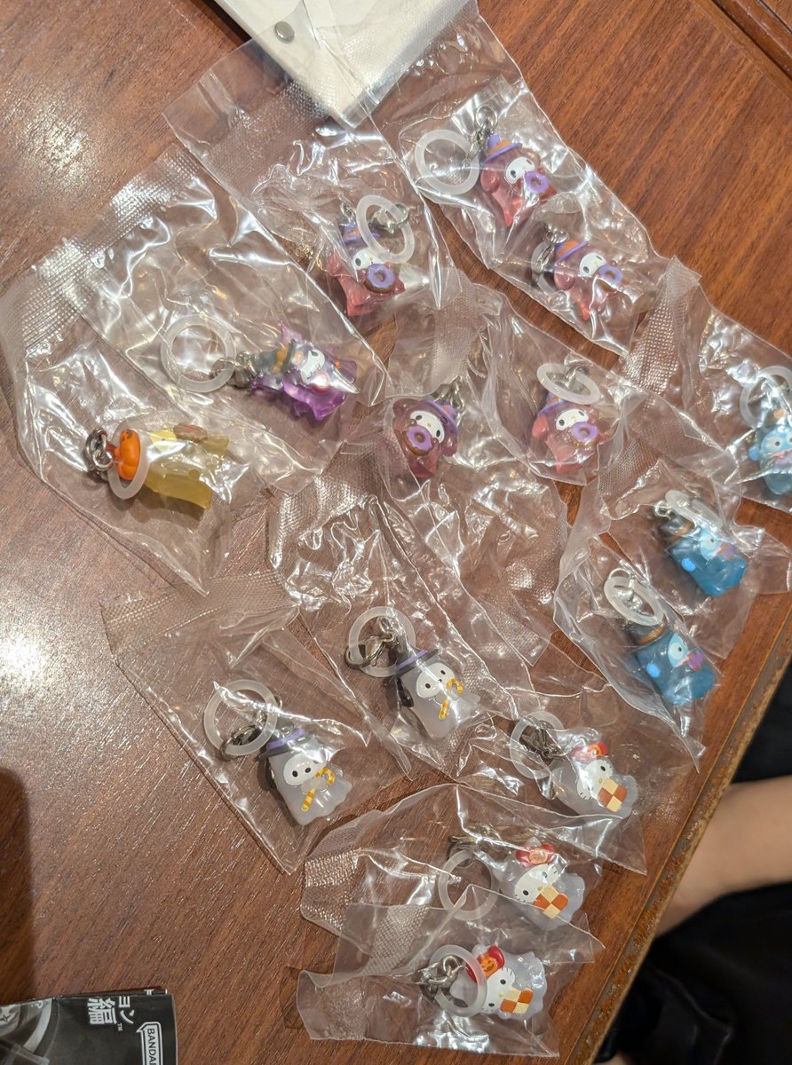 ZARDRAGON9121's tweet photo. 観賞用だったロレックス、大吉に
売りに行ったら○00万で買い取って
くれた。その帰りにガチャガチャして
めじるしチャームぶん回した♪ダブり��� https://t.co/Ew1ueEVa5H