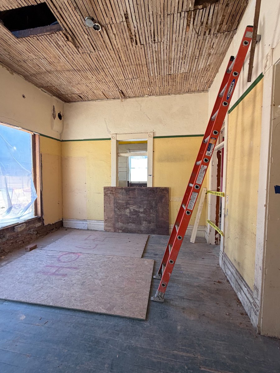 shawnwcarr's tweet photo. We're turning a historic home from the 30's into an ice cream shop. Coming this fall. https://t.co/SH8A0AaAyH