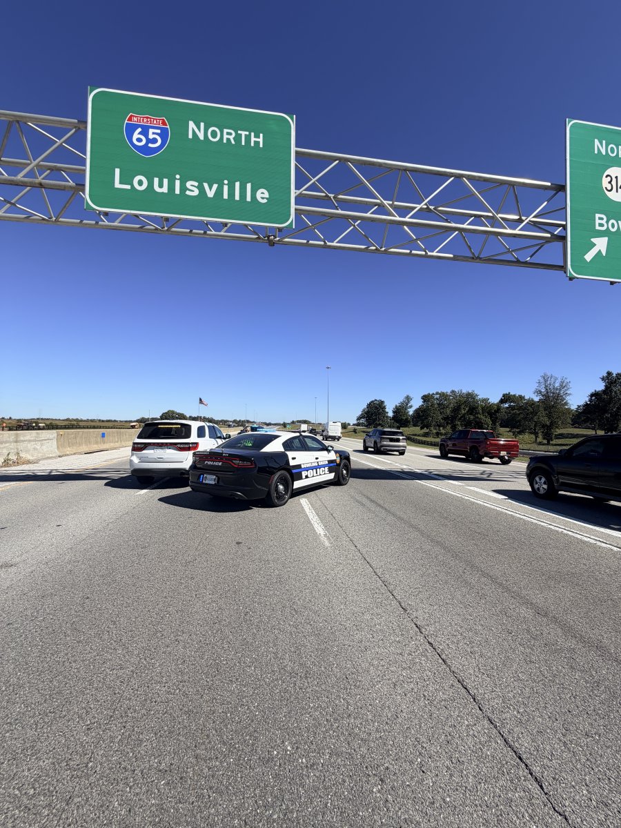 BGKYPolice's tweet photo. I-65 Northbound is closed at mile marker 30.

Please seek alternate routes. https://t.co/buAiG28yDH