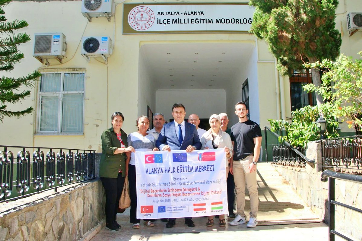 alanyahem's tweet photo. Alanya İlçe Millî Eğitim Müdürümüz Sayın Yusuf Yılmaz ziyaret edilerek, proje sürecinde gerçekleştirilen faaliyetler, yurt dışı hareketlilikleri, elde edilen kazanımlar ve proje çıktıları hakkında bilgi sunulmuştur. https://t.co/hanRa0WwwM