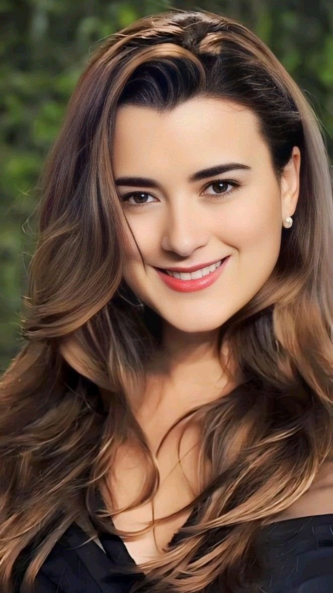 Cotedepablo7722's tweet photo. No matter how busy my day gets, there’s always a moment when I think of you and smile. You’re my favorite thought. Send me a HI when you see this darling ❤️🥰❤️ https://t.co/Fq1hu2VvEu