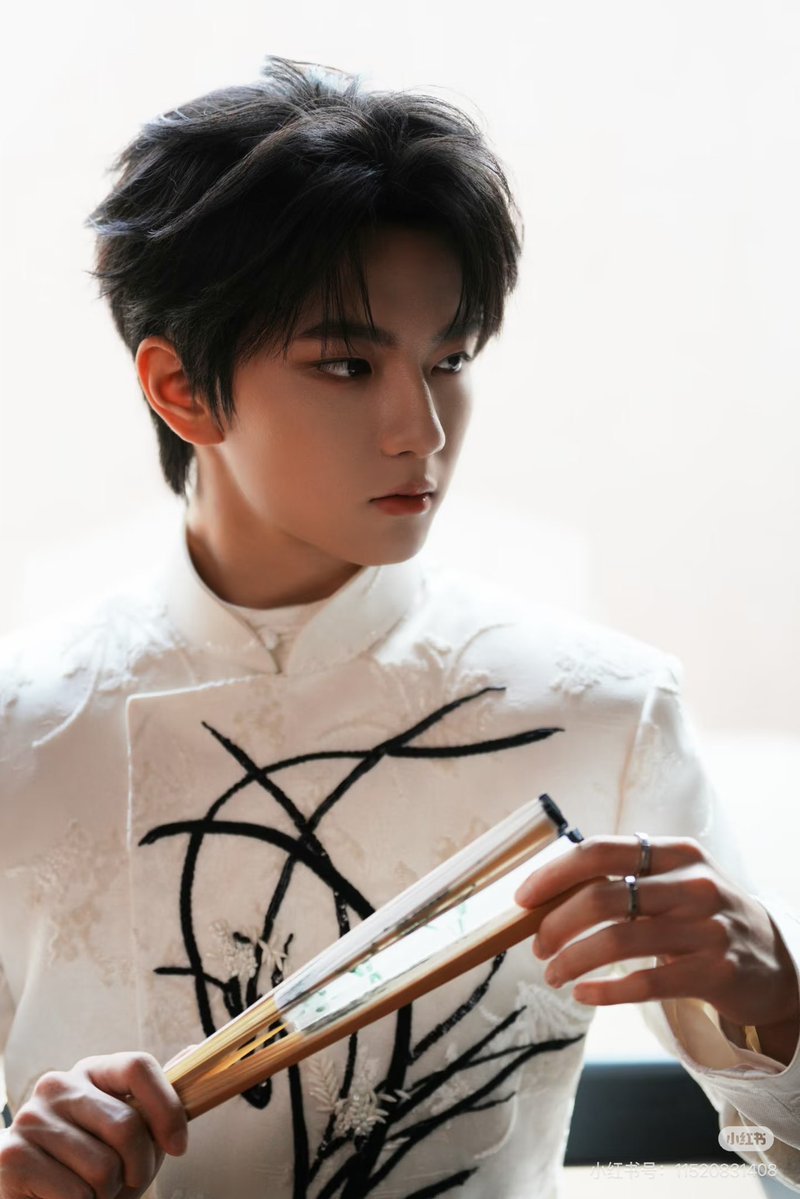 Chocopigo's tweet photo. The world is ready to witness his brilliance at Paris Fashion Week.

ZHICHENG LOREAL SHOW

#MUZHICHENGxLorealParis
#MUZHICHENG https://t.co/VBFbiT2tnU