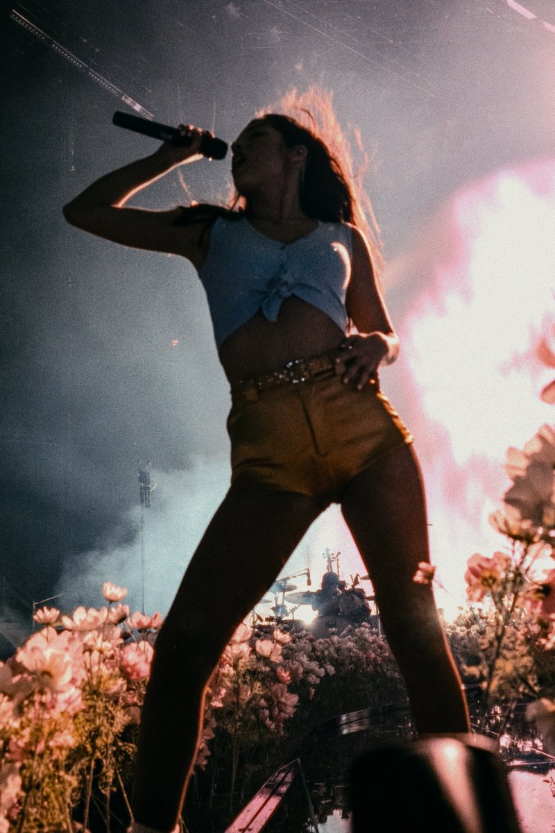 LiviesHQ's tweet photo. open hearts for opening weekend of #TheUnraveledTour <3 #UnraveledInHartford https://t.co/6GEdF1vG18