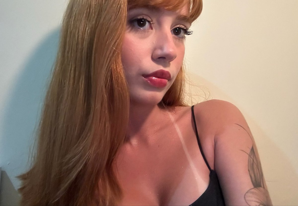 missbumbumrj's tweet photo. eu / minha colinha https://t.co/YhtNUTl8WW