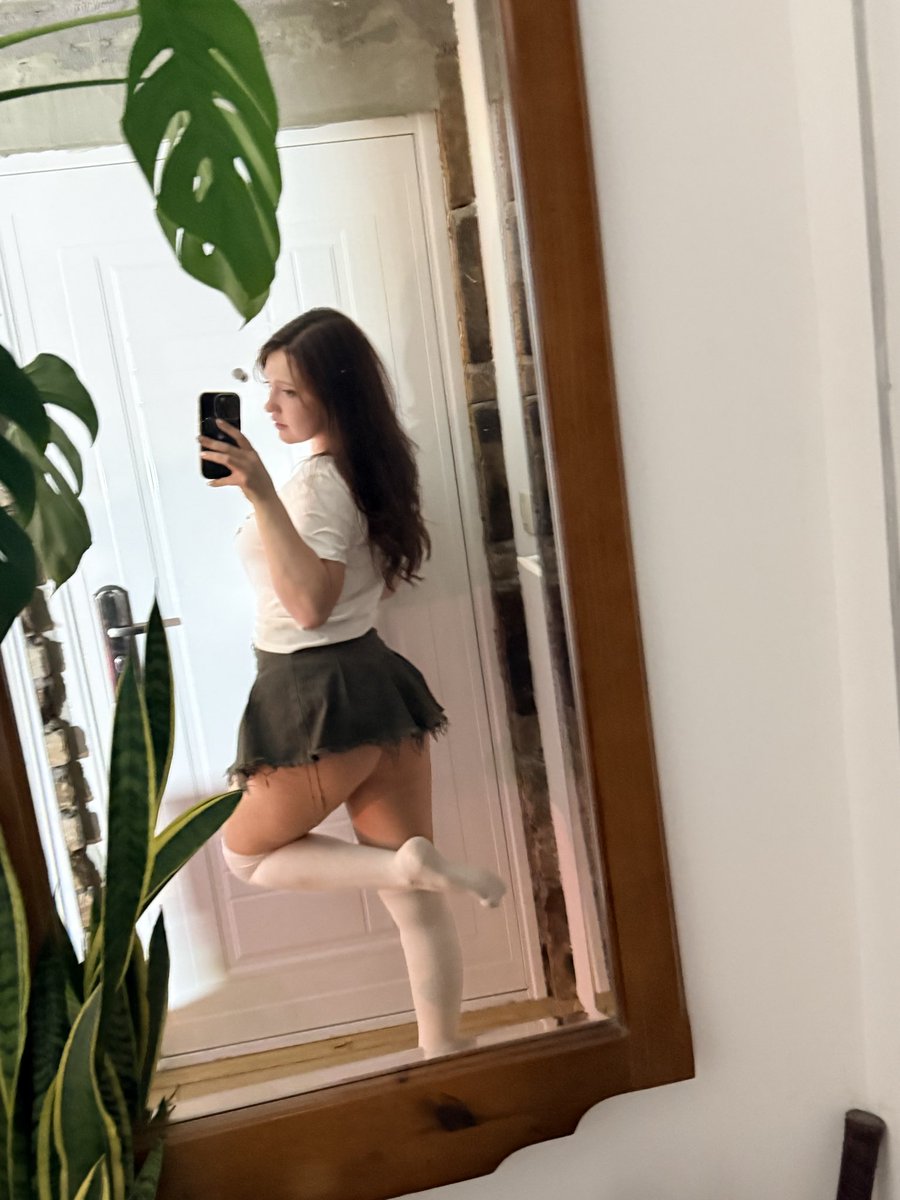 Dolboebyuo's tweet photo. Do you like my outfit?
#fansly #cutegirl #stockings https://t.co/WQg6am9EwJ