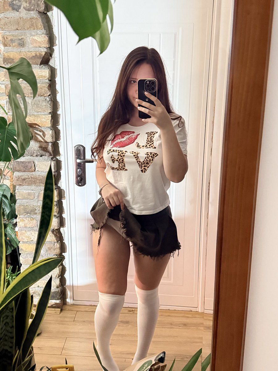 Dolboebyuo's tweet photo. Do you like my outfit?
#fansly #cutegirl #stockings https://t.co/WQg6am9EwJ