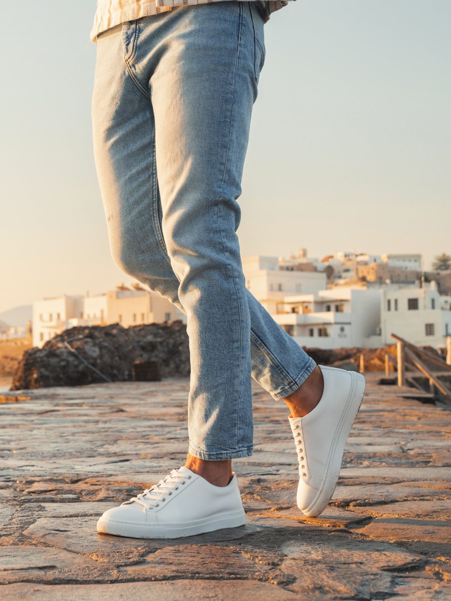 ThursdayBootCo's tweet photo. These sneakers have officially earned frequent flyer status😂

The Premier White Lowtops from came all over Europe this summer, and worked well with pretty much everything.

Beach days, wandering through old towns, long travel days, late dinners… these are the favourite travel sneakers.