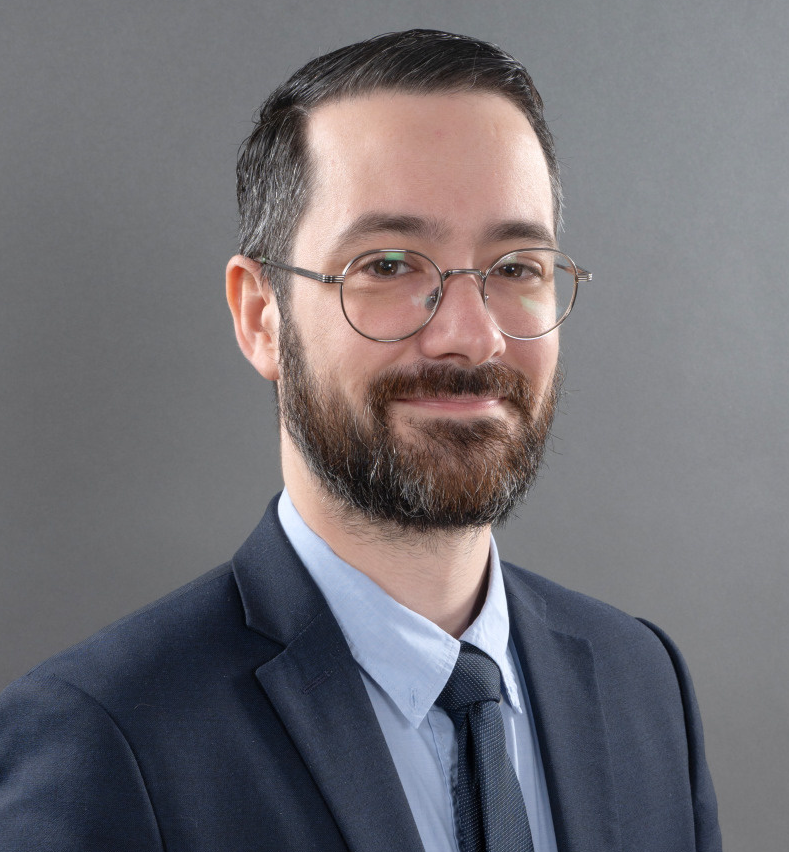 Glupatate's tweet photo. 🔴🥔 FLASH INFO – David Guiraud, maire insoumis de Roubaix, propose un débat à Marion Maréchal, nièce de Marine Le Pen qui prépare son retour au RN. https://t.co/O6YNSvTCox