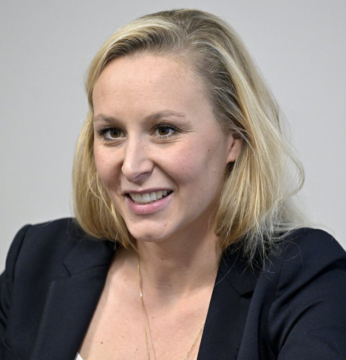 Glupatate's tweet photo. 🔴🥔 FLASH INFO – David Guiraud, maire insoumis de Roubaix, propose un débat à Marion Maréchal, nièce de Marine Le Pen qui prépare son retour au RN. https://t.co/O6YNSvTCox