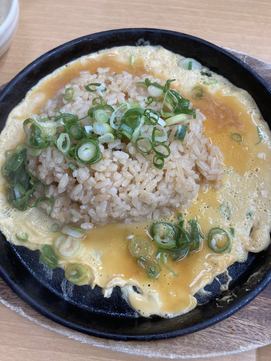 katsu35401's tweet photo. 痩せないといけないのはわかってるけどw

浜松駅近くでランチ&amp;夜は横綱でラーメンとチャーハン🍜 https://t.co/wPt99WsFz7