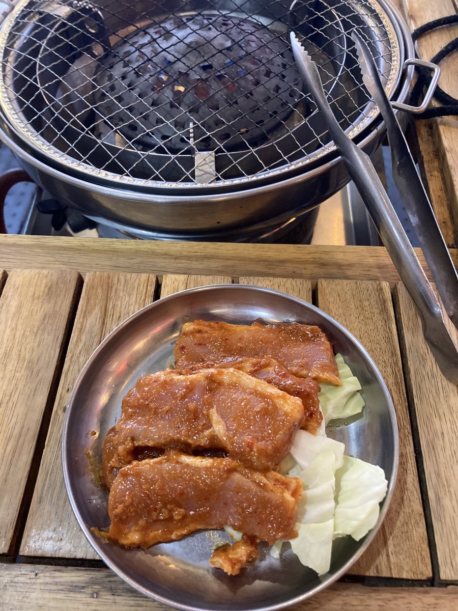 katsu35401's tweet photo. 痩せないといけないのはわかってるけどw

浜松駅近くでランチ&amp;夜は横綱でラーメンとチャーハン🍜 https://t.co/wPt99WsFz7
