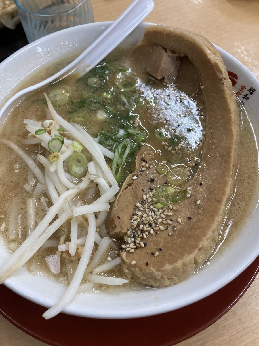 katsu35401's tweet photo. 痩せないといけないのはわかってるけどw

浜松駅近くでランチ&amp;夜は横綱でラーメンとチャーハン🍜 https://t.co/wPt99WsFz7