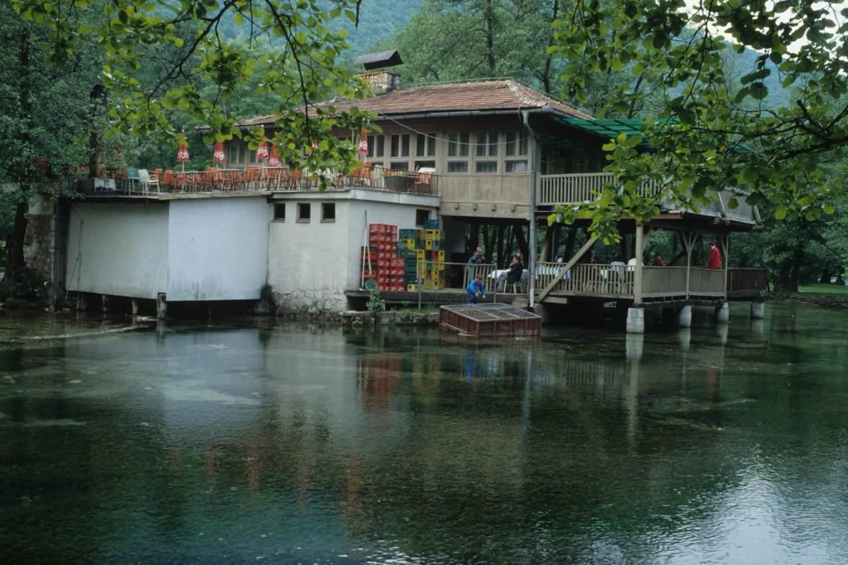 egqiod's tweet photo. Vrelo Bosne 1990 and 2018. Same place
#Bosnia https://t.co/cRDAw7cxFV