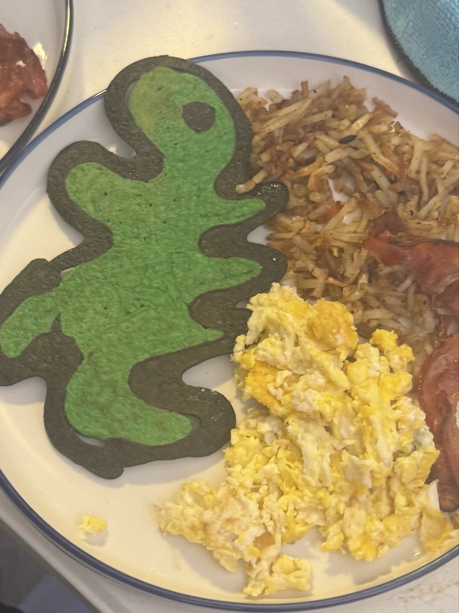 SmallAstroSpace's tweet photo. Dino breakfast 😋 https://t.co/2okirZ5ZPJ