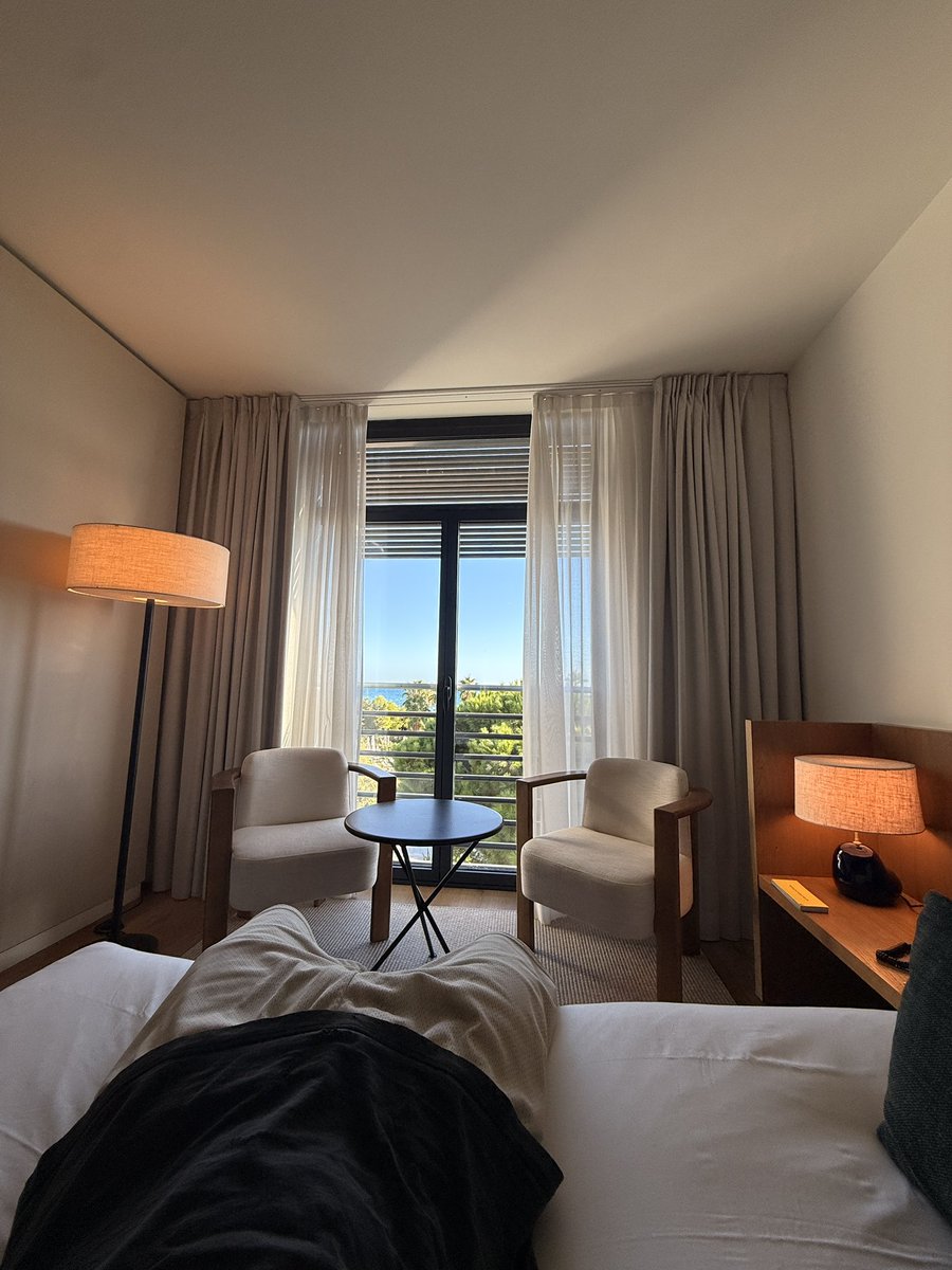 tthotah's tweet photo. Will share the room with a buddy this time 😏😏😏 https://t.co/sra9bF6kXE