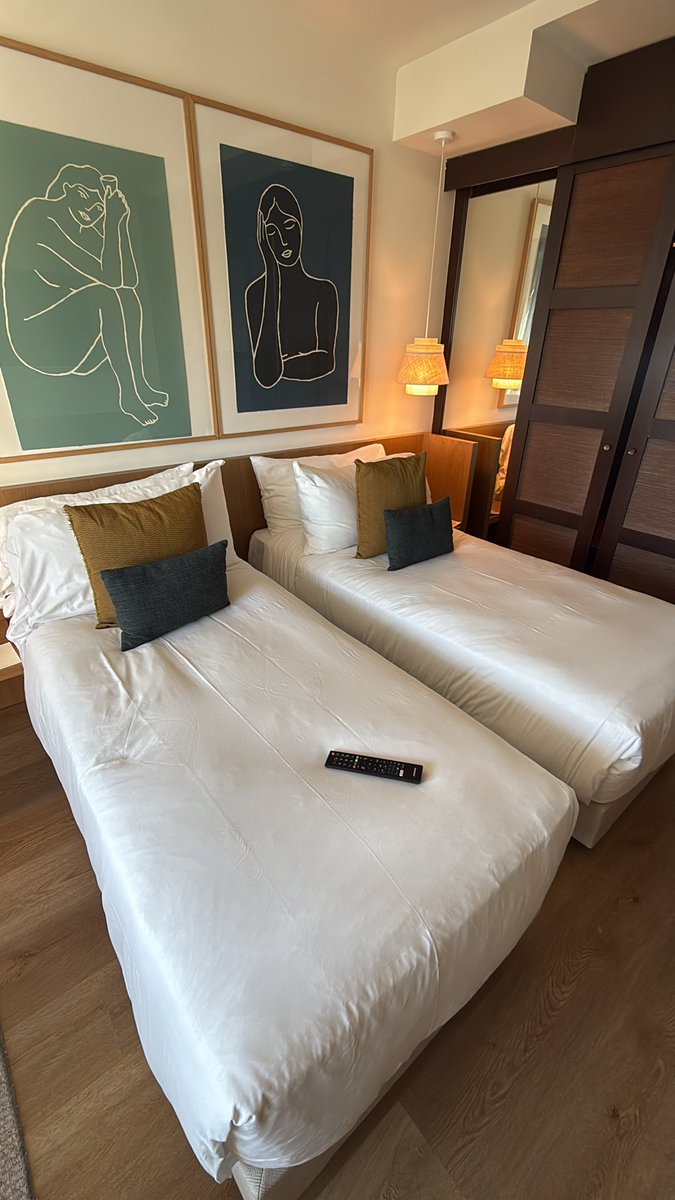tthotah's tweet photo. Will share the room with a buddy this time 😏😏😏 https://t.co/sra9bF6kXE