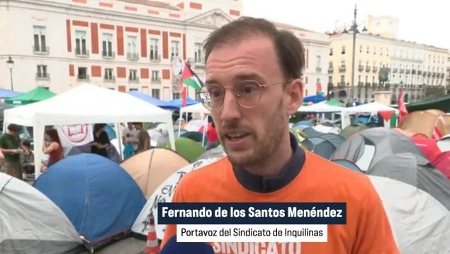 egtegain's tweet photo. ¿ARISTOCRATA PORTAVOZ DEL SINDICATO DE INQUILINOS CON UN PATRIMONIO INMOBILIARIO FAMILIAR DE 220 MILLONES?

Esto huele muy mal👇

Fernando de Los Santos Menendez, Portavoz del Sindicato de Inquilinos es es profesor universitario y especialista en Filosofía del Derecho y pertenece a una familia de Aristócratas.

Es nieto de Aurelio Menéndez, Ministro de Educación y Ciencia durante el Gobierno de Adolfo Su��rez y "Primer marqués de Ibias".

Su Hermano, Luis de los Santos Menéndez es consejero delegado de ROWHILL HOLDCO S.L. una entidad que el pasado 2025 contaba con un patrimonio de más de 220,4 millones de euros.