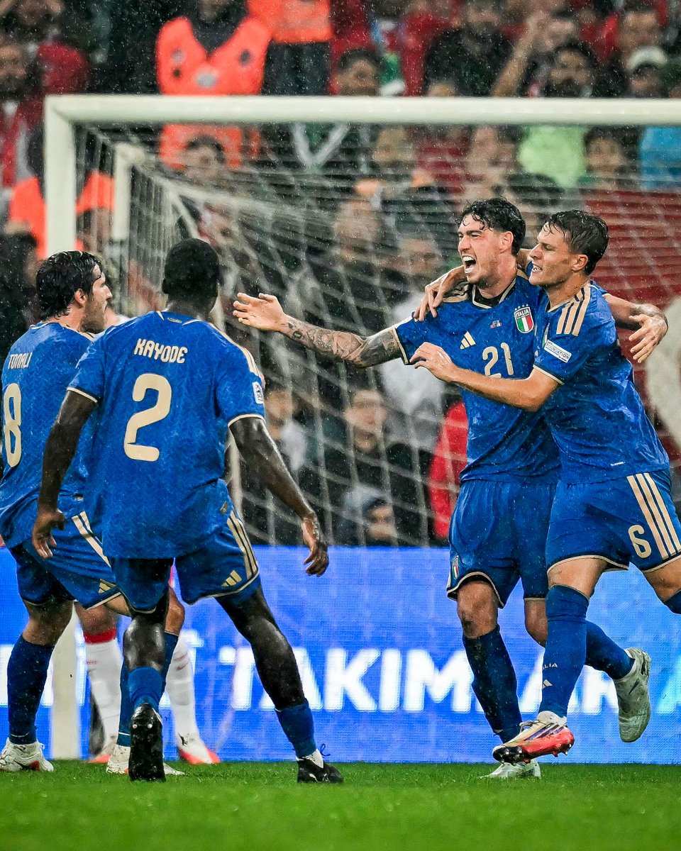 brfootball's tweet photo. Alessandro Bastoni scored for Italy just nine minutes after his return from red card suspension 🇮🇹⚡ https://t.co/9icZqDqr7Q