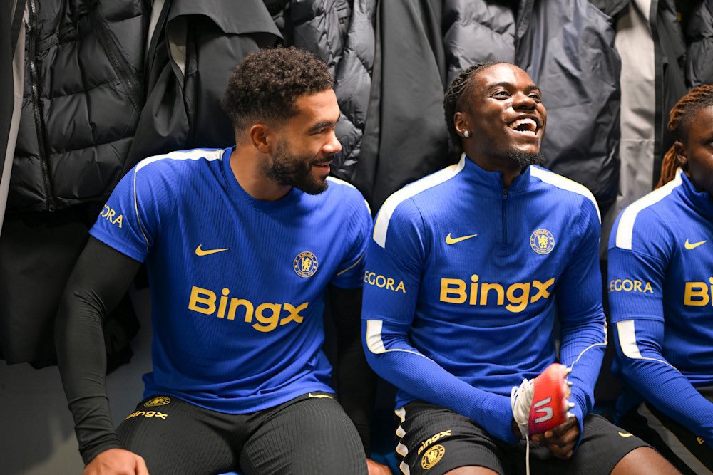 Oguejiofor39514's tweet photo. If Romeo Lavia manages to keep fit for the rest of his career, I don't think there will be any midfielder better than him.

Am watching Lavia currently and it seems am seeing pirlo and Toni Kroos in one player.

Incredible talent. https://t.co/H1vLrxTnsX