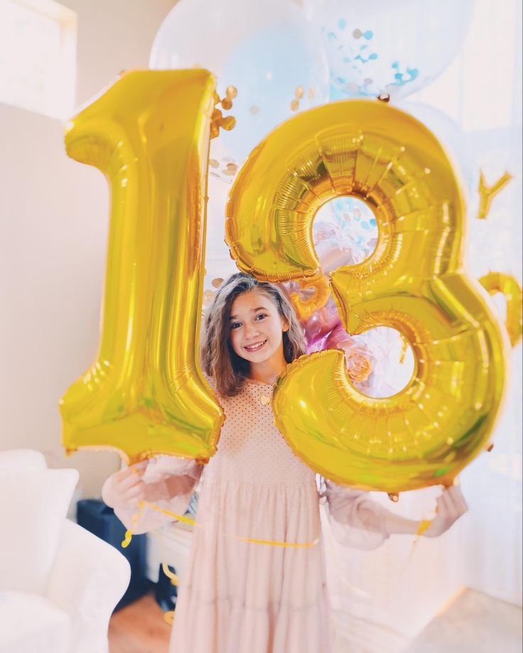 KarolinaroRose's tweet photo. 13,14,15,16,17....my birthday is coming soon 💫🎻 https://t.co/s9Y9zXk1d6
