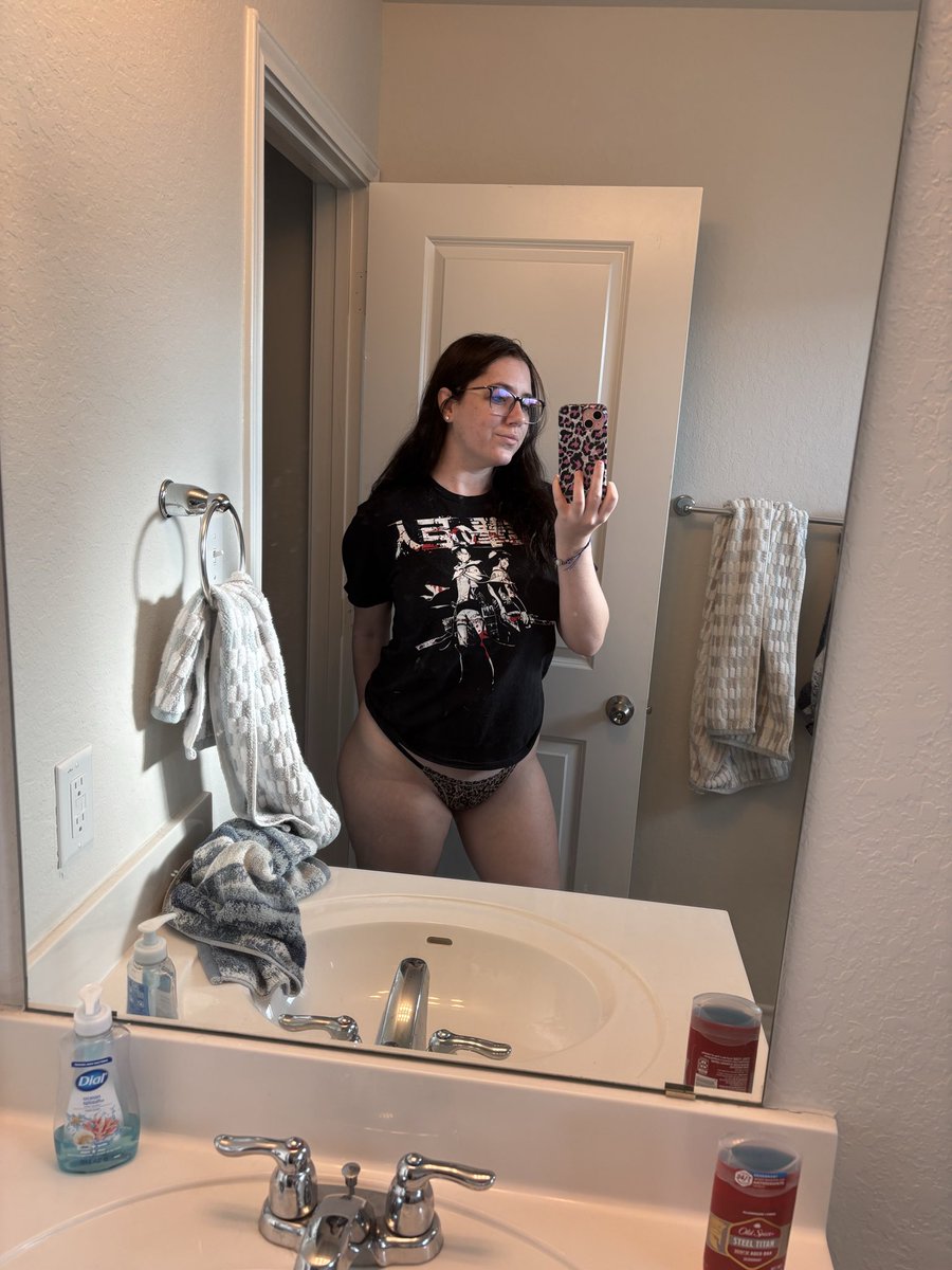 funbunxo's tweet photo. 🖤 https://t.co/4K2MKbwpo2