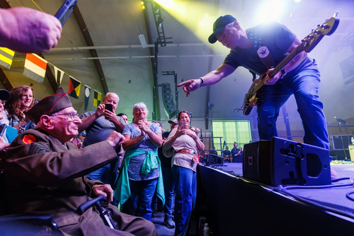 GarySinise tweet picture
