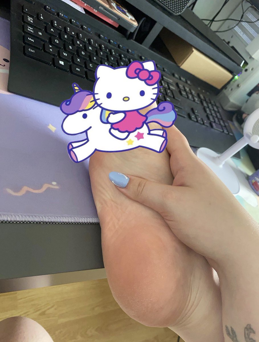 caattwomenn's tweet photo. On aime !?
#findom #soumis #feet #capricieuse 
#moneyslave #moneymiss https://t.co/Yhr51Vwzzc