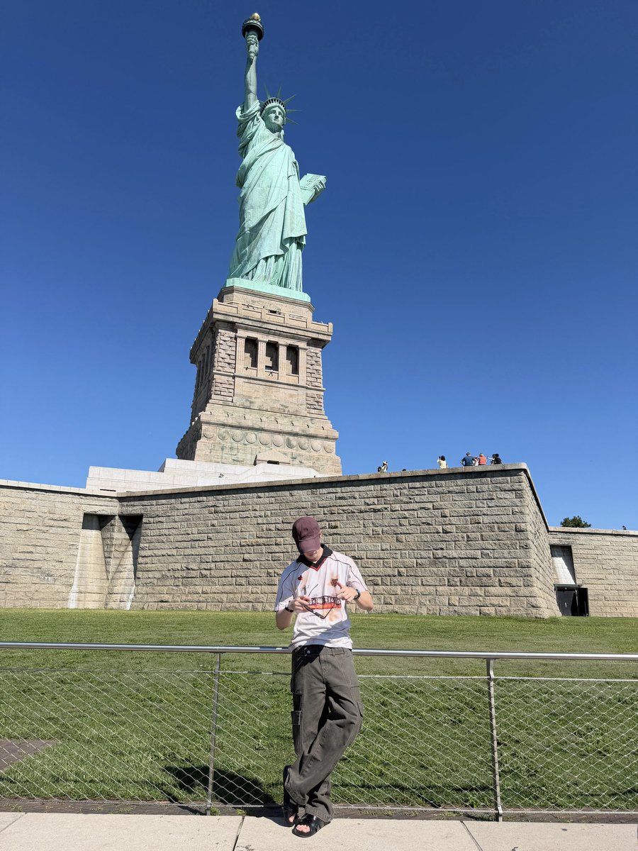 zee_pruk's tweet photo. ยังไม่กลับ🗽 #ZeePruk https://t.co/y3CYB48J9Y