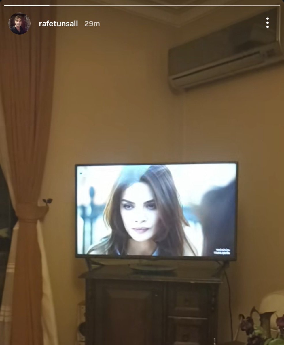 yapnspace's tweet photo. even our baba ships these two wkwkwkw, #AlNar in the houseee 🤟🏻
#UzakŞehir https://t.co/oqfzE4Eqvw